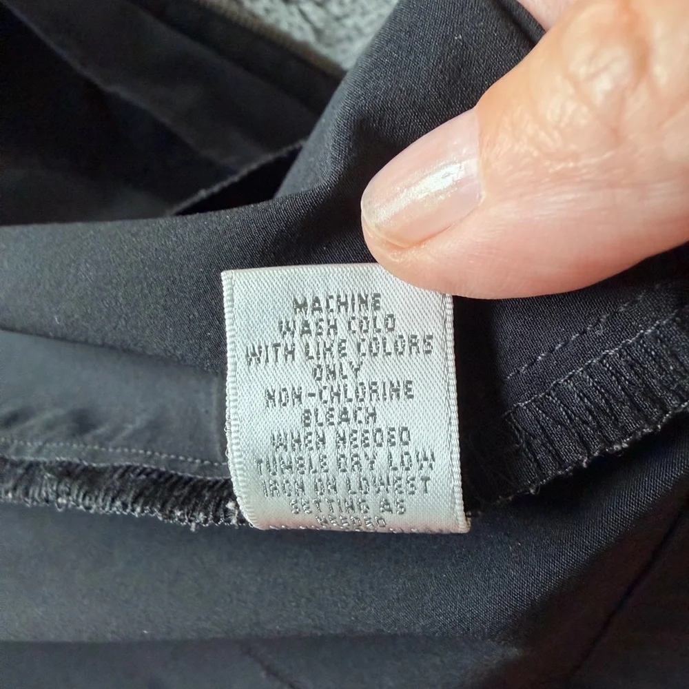 Chico’s Zenergy Black Stretch Zip Athletic Jacket Lightweight Travel size 0 (xs) - Picture 11 of 11